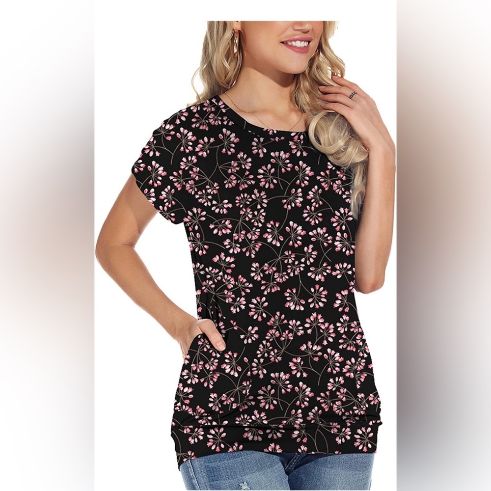 Short Sleeve Floral Top with Pockets from Amazon 3X